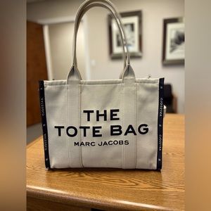 Marc Jacobs Jacquard Tote bag- Large (white sand)